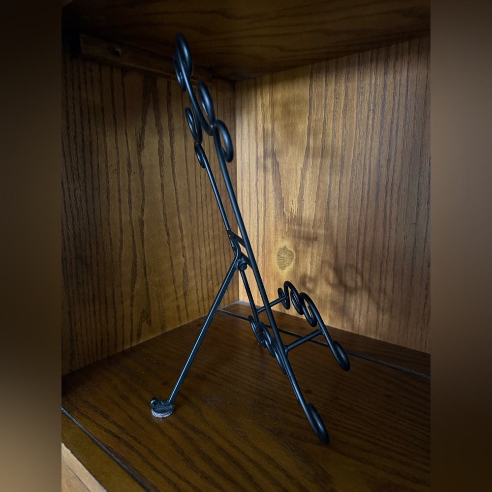Elegant Black Metal easel Display Stand - Picture 5 of 11